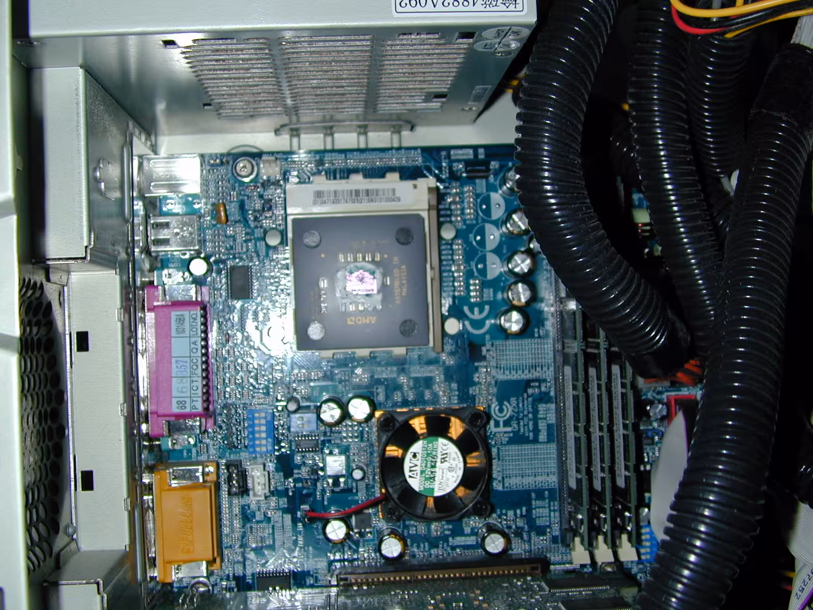 2001-12-31-naked-duron-01