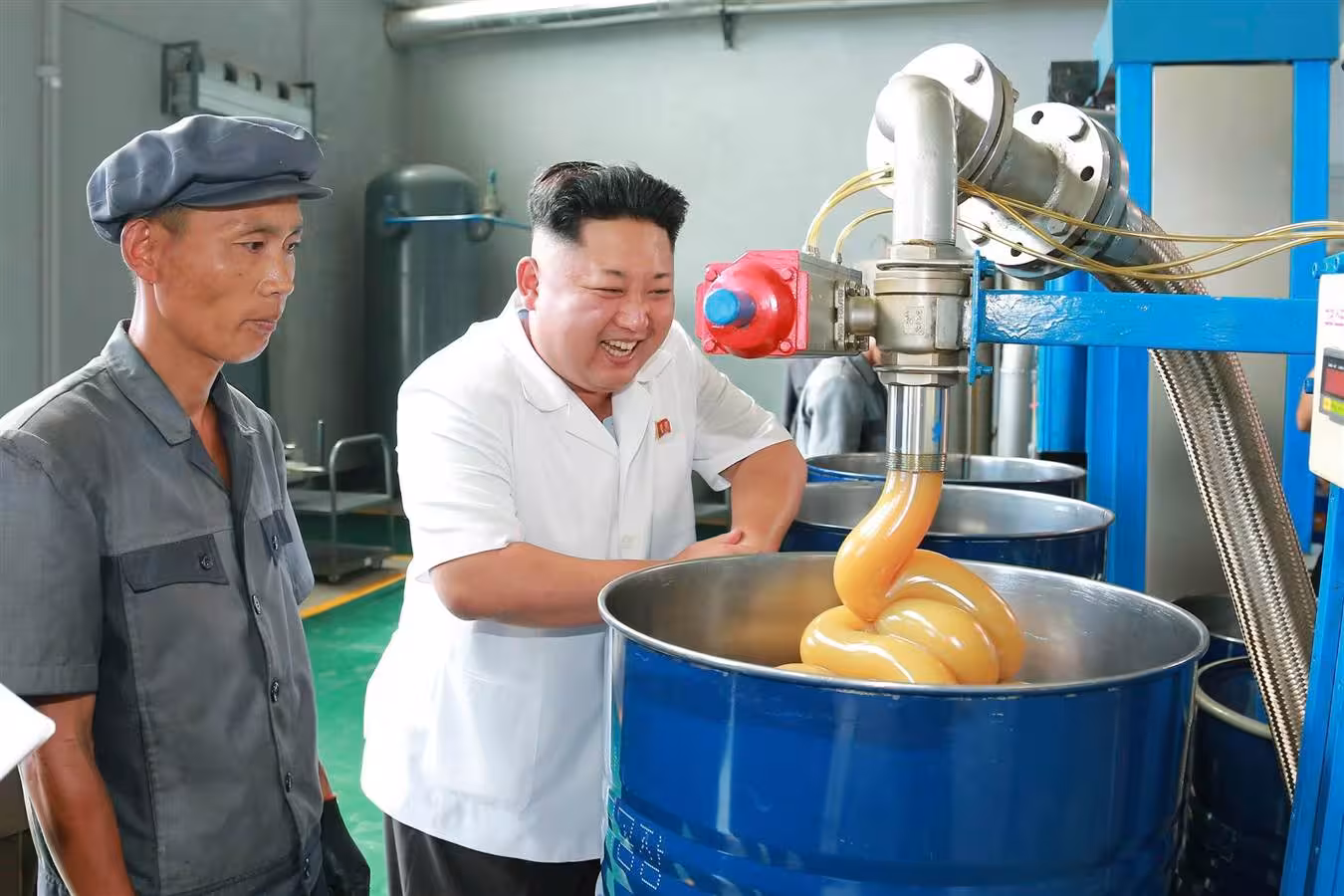 140806-kim-jong-un-lubricant-factory-1030a_11dd5cf849b7a52638f2a8b463bd14a4