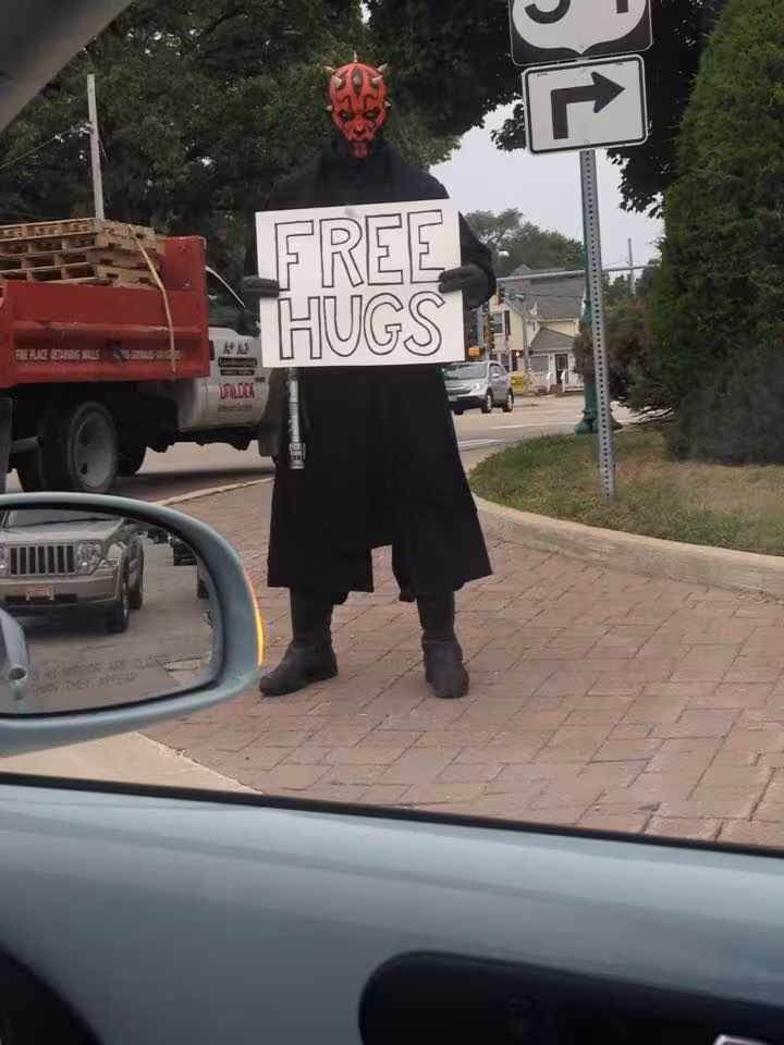 free-hugs-maul