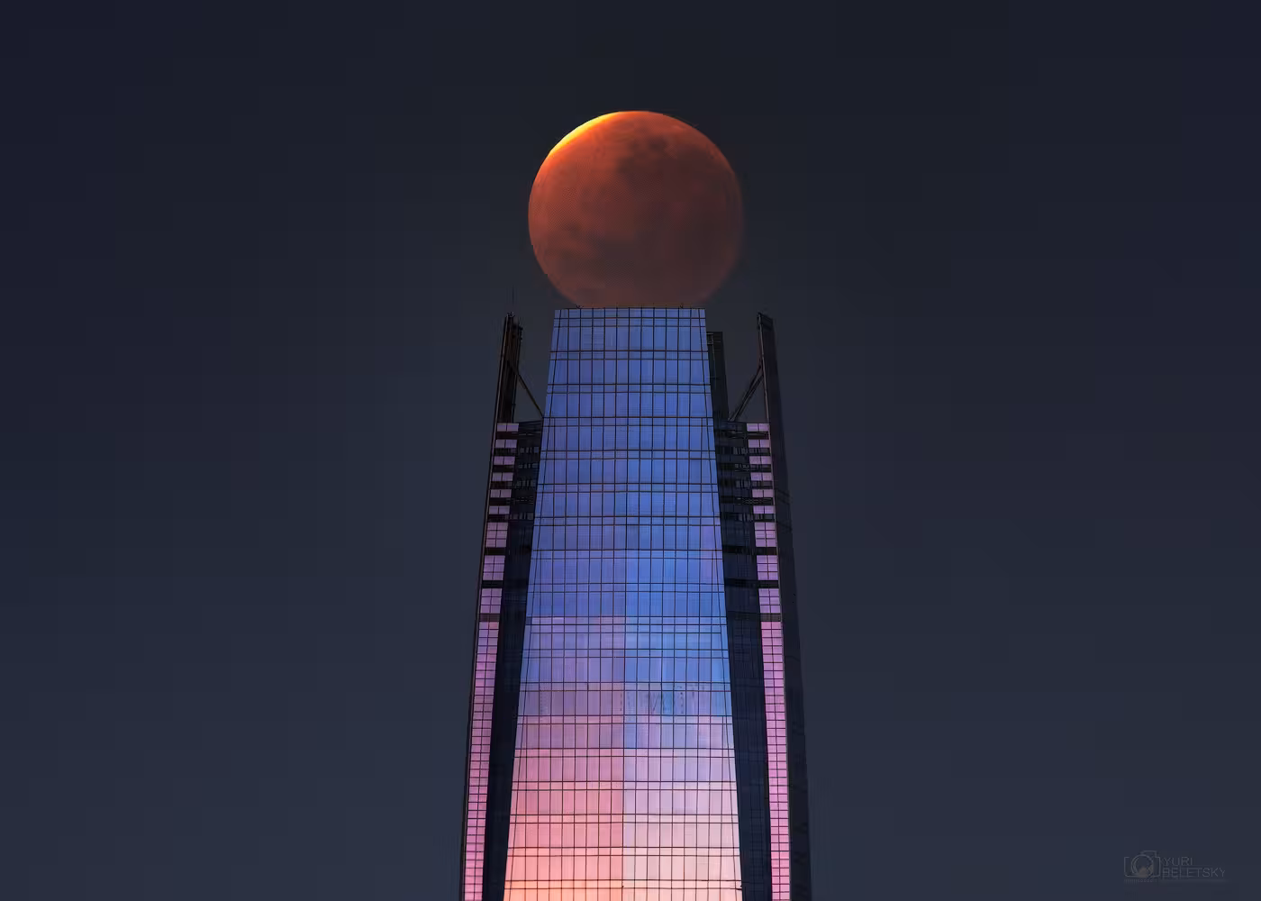 LunarEclipseBuilding_Beletsky_1400