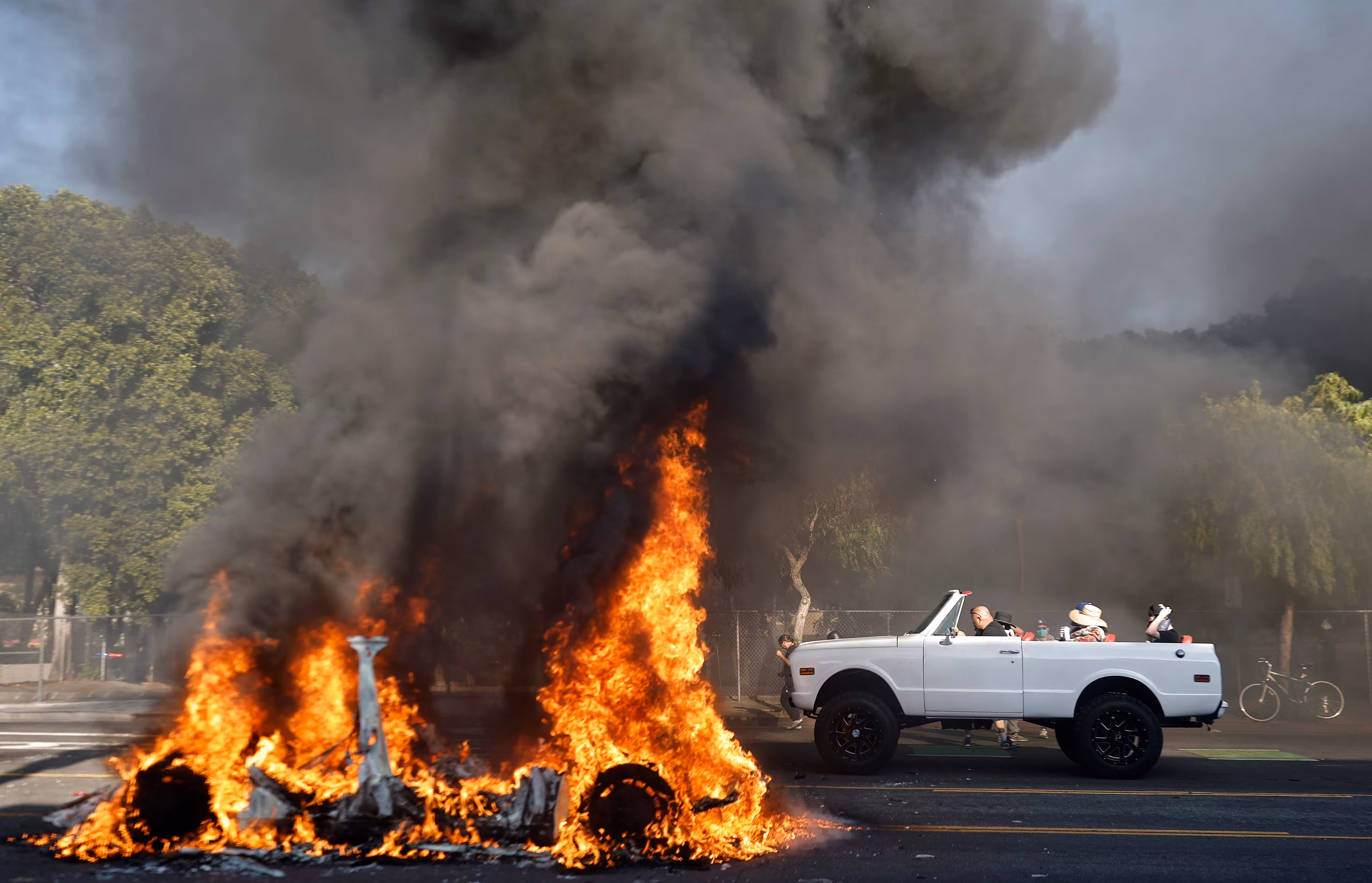 84113533007-waymo-fire-la-ice-protes