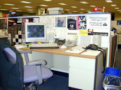 2001-10-18-techtarget-my-desk.jpg